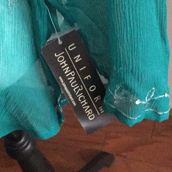 Beautiful Sheer Top Medium - Picture 4 of 4